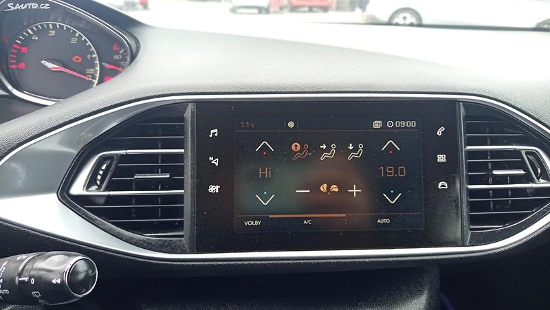 Peugeot 308 (2018) - fotka 28 z 36