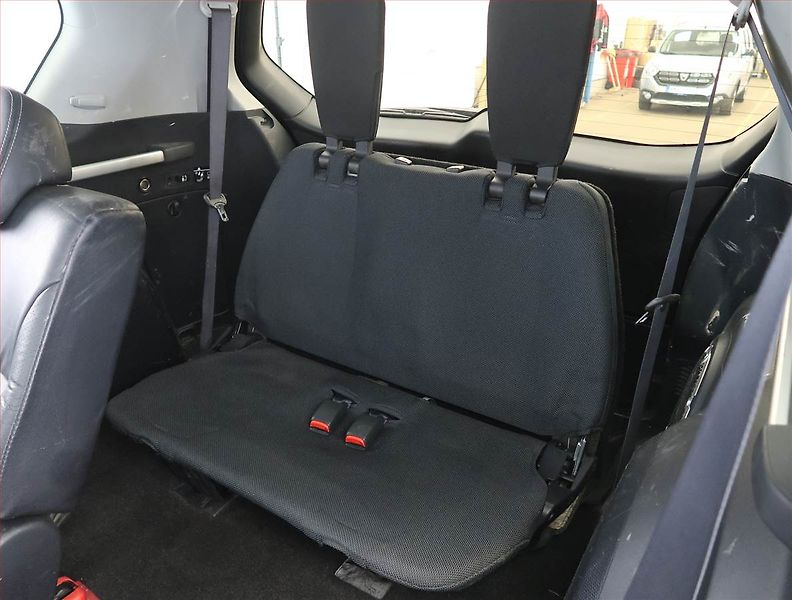 Mitsubishi Outlander (2009) 2.2 DI-D, 4X4, 7 míst, Navi - fotka 15 z 22