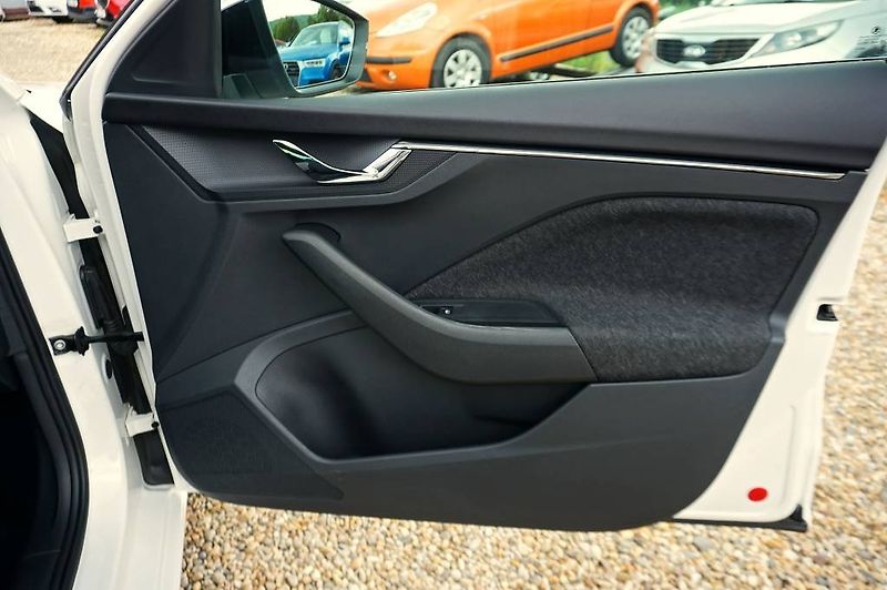 Škoda Scala (2019) STYLE PLUS 1,6 TDI 85 kW - fotka 18 z 30