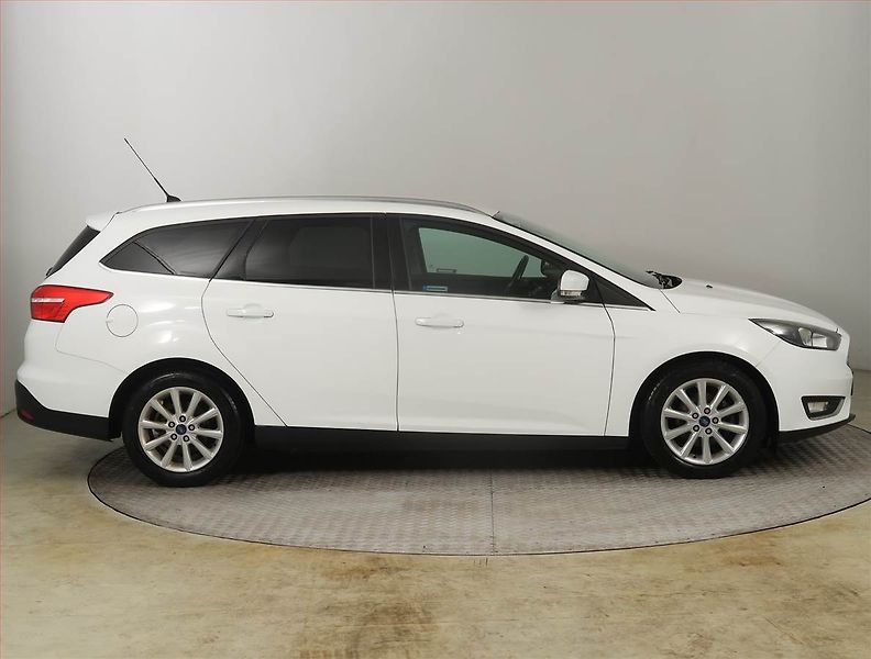 Ford Focus (2016) Titanium 1.5 TDCi, Serv.kniha - fotka 6 z 19