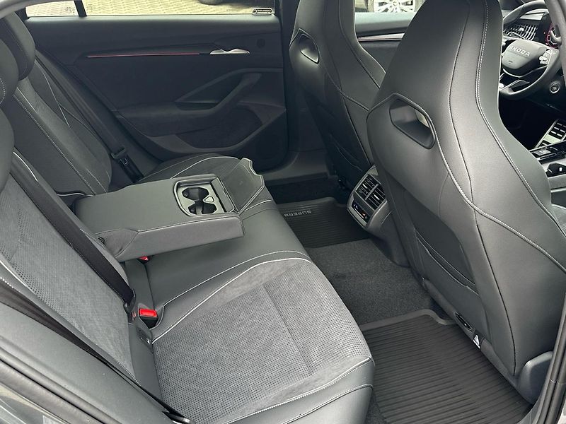 Škoda Superb Combi Sportline 2,0 TDI 110 kW - fotka 13 z 24
