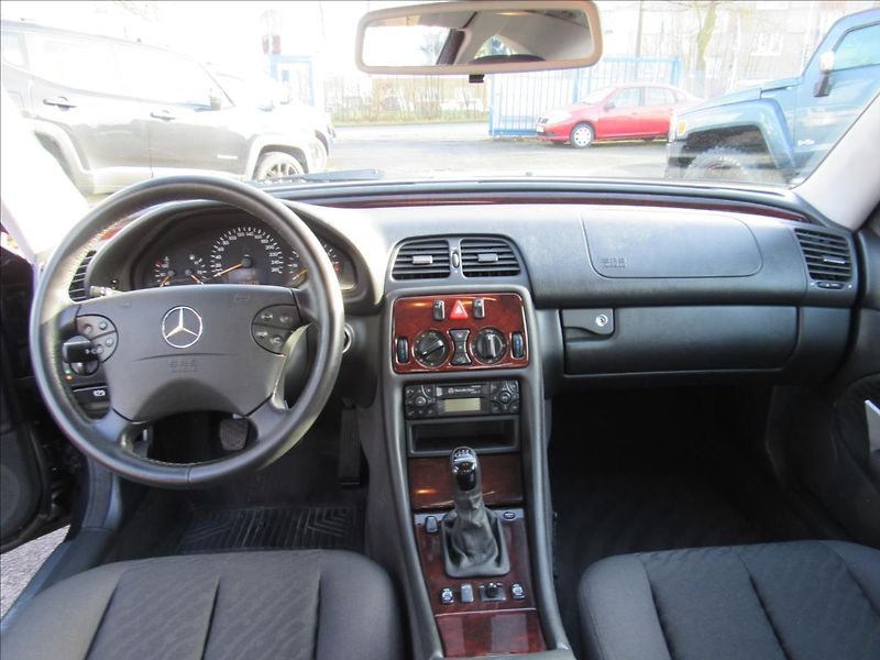 Mercedes-Benz CLK 2,0 200 Kompresor Perfektní st - fotka 11 z 37