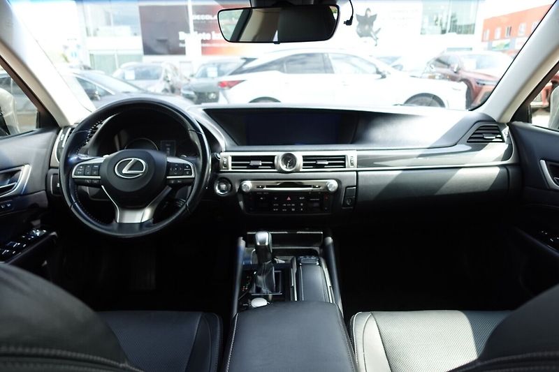 Lexus GS F 2,0T 180kW A/T Executive - fotka 20 z 40