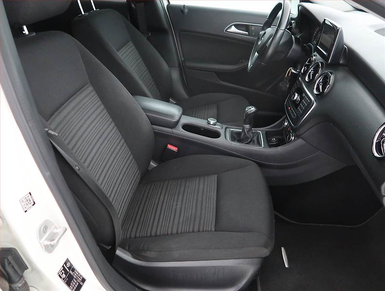 Mercedes-Benz Třídy A (2014) A 160 CDI, Serv.kniha - fotka 9 z 18