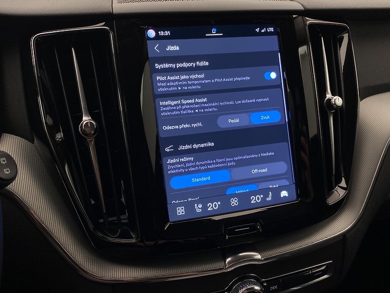 Volvo XC60 B5 AWD DARK PLUS REZERVACE - fotka 41 z 57