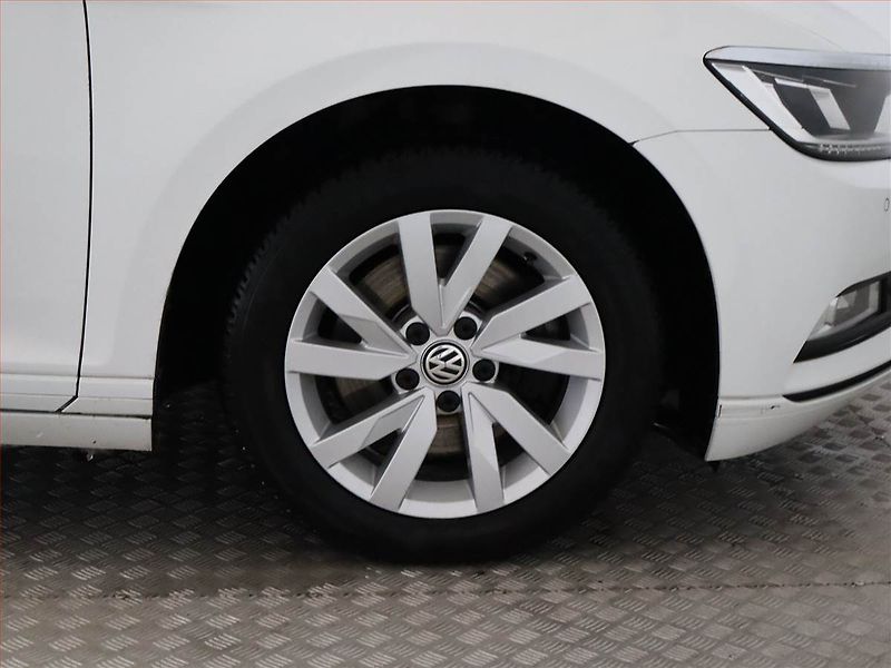 Volkswagen Passat (2018) Comfortline 2.0 TDI, Automat - fotka 13 z 18