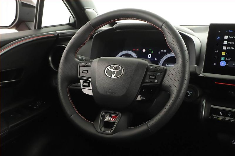 Toyota C-HR (2024) 2.0 Plug-in - fotka 16 z 21