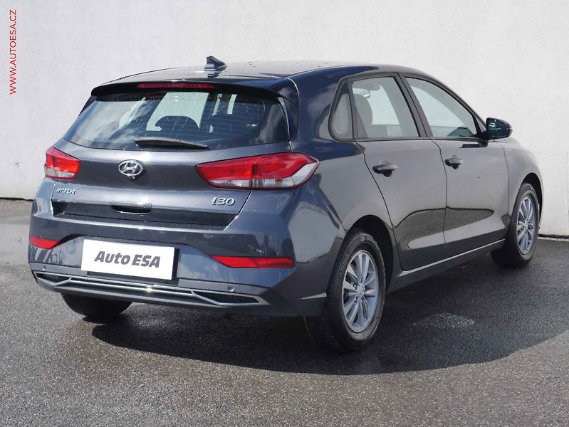 Hyundai i30 (2020) 1.5 DPi, 2.maj,ČR, AC, park - fotka 4 z 21