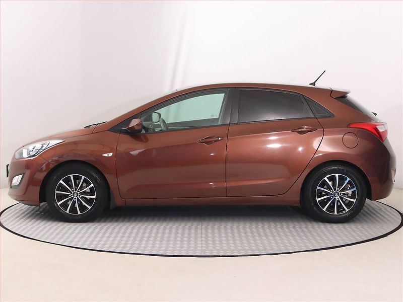Hyundai i30 (2013) 1.6 MPI, Serv.kniha, Tempomat - fotka 3 z 17