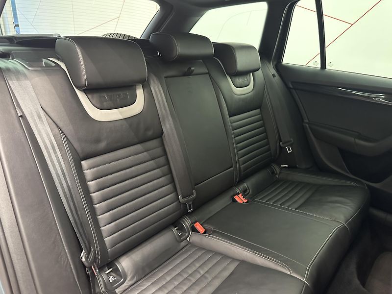 Škoda Octavia (2016) RS 2.0tdi*4x4*DSG*Nez. topení - fotka 13 z 20