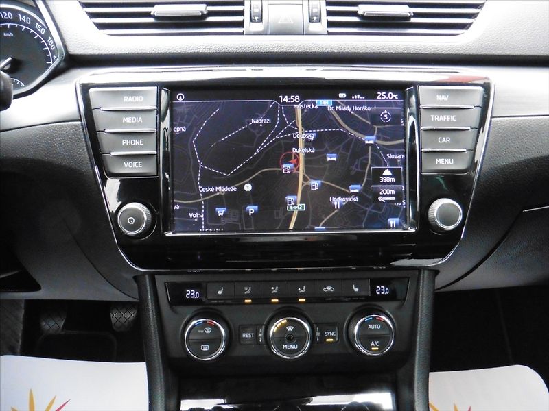 Škoda Superb 2,0 TDi Style Navi  III Combi - fotka 14 z 18