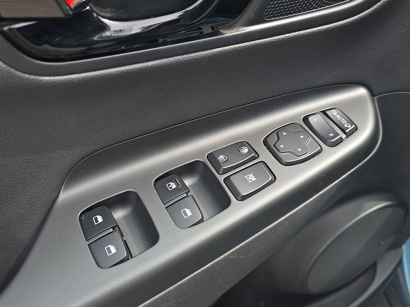 Hyundai Kona (2018) Style Premium 1.6T-GDi A/T 4x4 - fotka 15 z 30