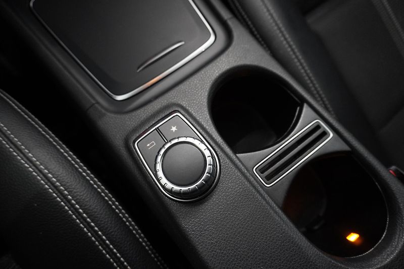 Mercedes-Benz GLA 200 2.2D 100 kW AUTOMAT - fotka 26 z 32
