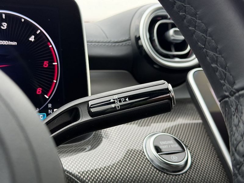 Mercedes-Benz Třídy C 220 d 4MATIC - fotka 20 z 35