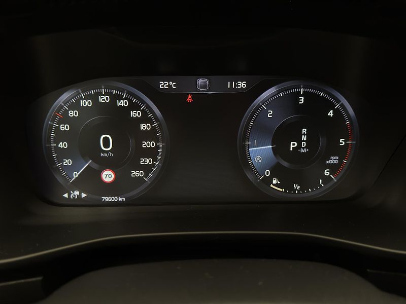 Volvo XC40 D3 MOMENTUM AUT  - fotka 17 z 46