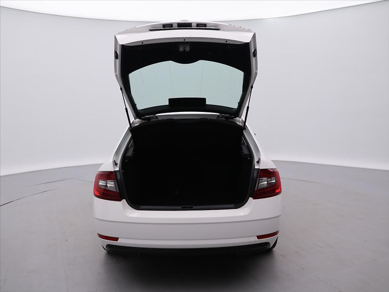 Škoda Octavia 1,6 TDI CZ Style LED Kessy - fotka 7 z 30
