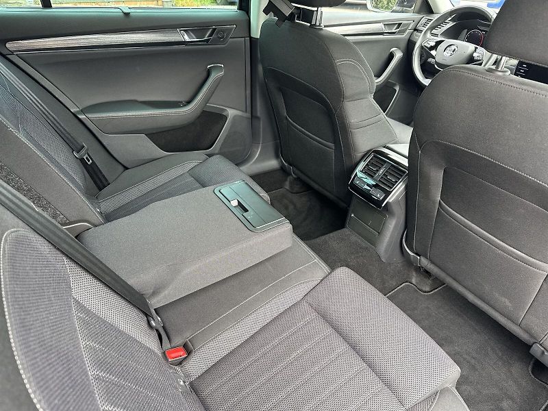 Škoda Superb (2023) Combi 2.0 TDI DSG Style - fotka 10 z 35