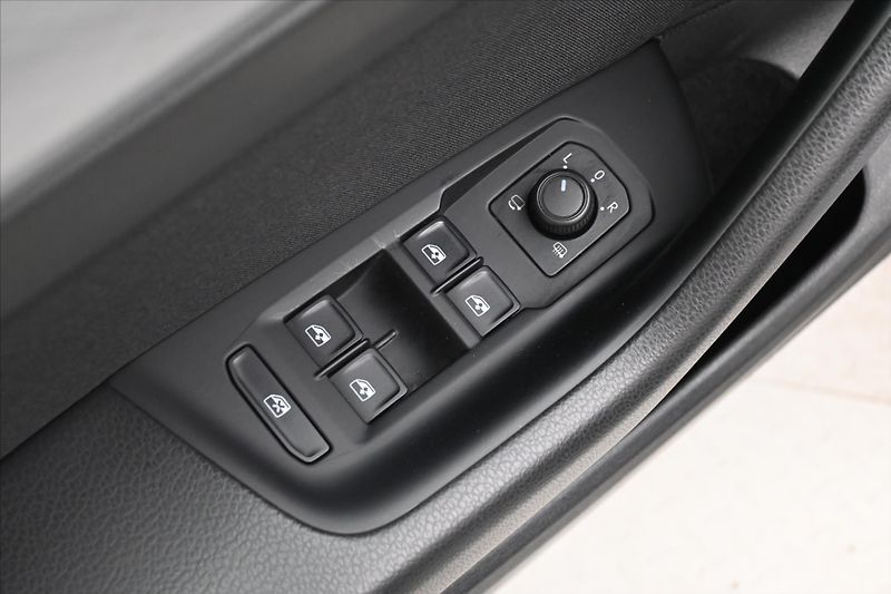 Volkswagen Passat 2,0 TDI 110kW DSG Business Zár - fotka 26 z 32