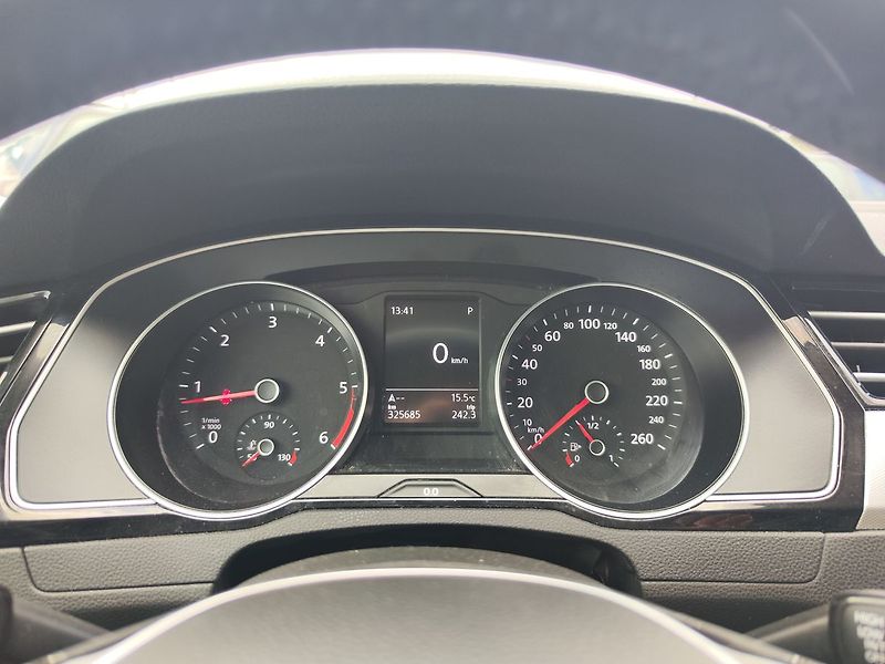 Volkswagen Passat 2.0 TDi/110kW Comfortline DSG - fotka 17 z 32