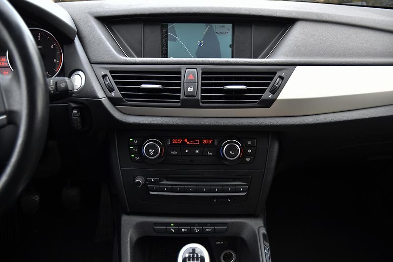 BMW X1 xDrive20d,KŮŽE,NAVI,TEMP,KLIMA - fotka 19 z 50
