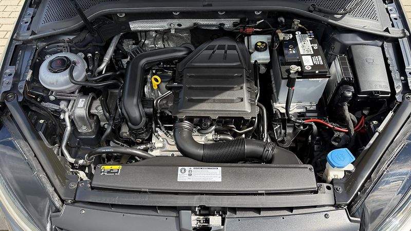 Volkswagen Golf (2018) 1.0TSi*63kW*R-LINE*55TKM* - fotka 17 z 19