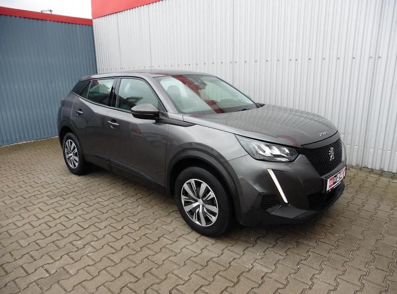 Peugeot 2008 1.2T Allure Navi 1.maj. - fotka 2 z 11