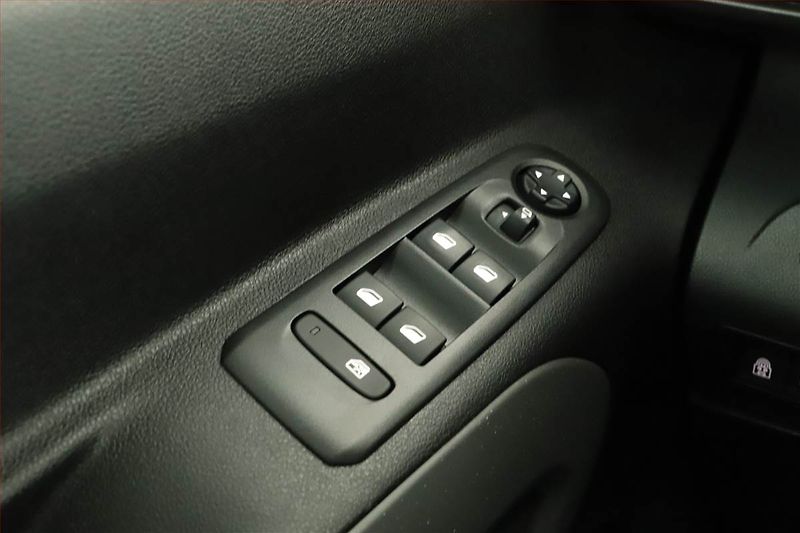 Citroën Berlingo (2019) Feel 1.5 BlueHDi, 5Míst, ČR - fotka 10 z 12