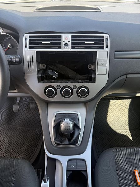 Ford Kuga 2.0 TDCI 103 kW - BEZ NEHOD - fotka 13 z 18