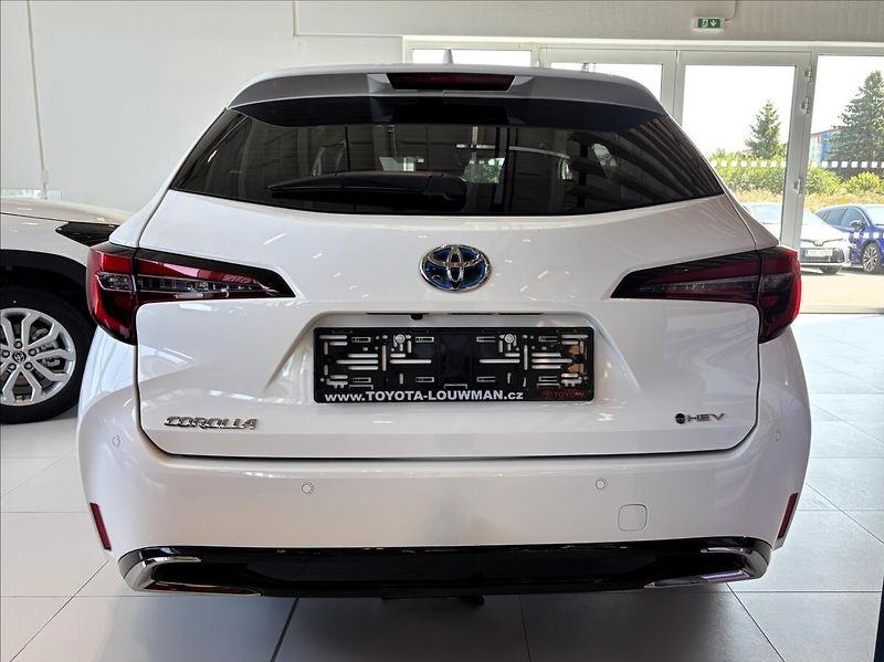 Toyota Corolla 1,8   TS Comfort Tech HEV - fotka 5 z 7