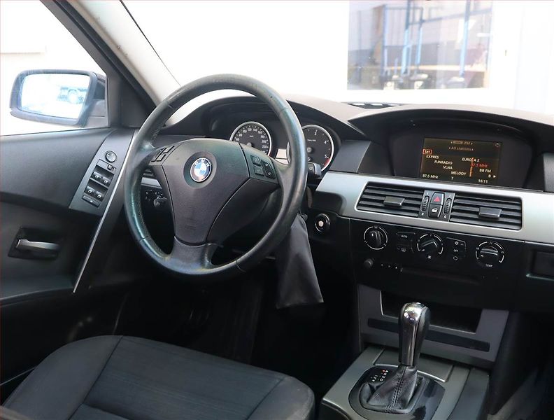 BMW Řada 5 (2007) 520d, Automat, po STK - fotka 7 z 16