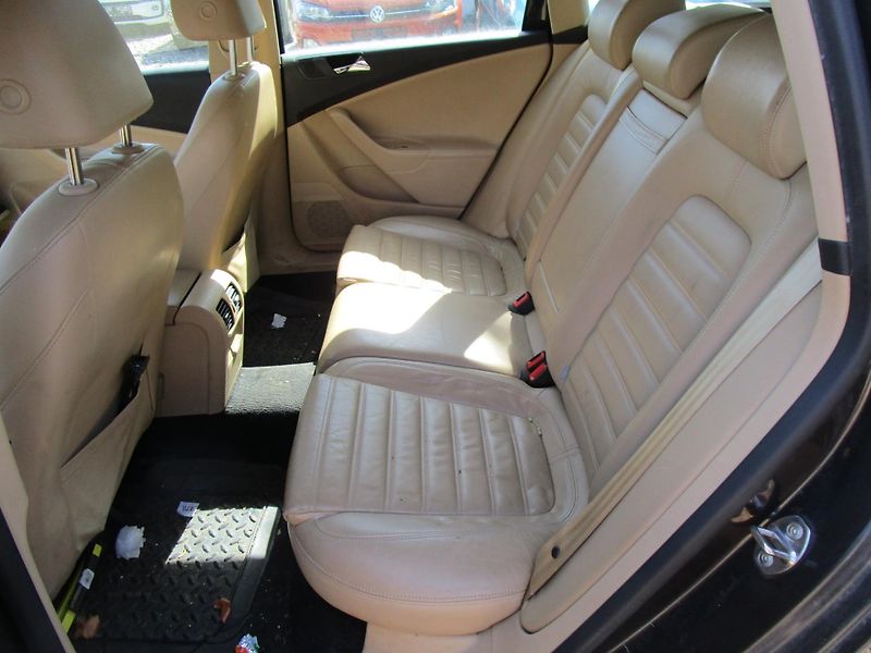 Volkswagen Passat 2,0TDi-125KW - fotka 10 z 15