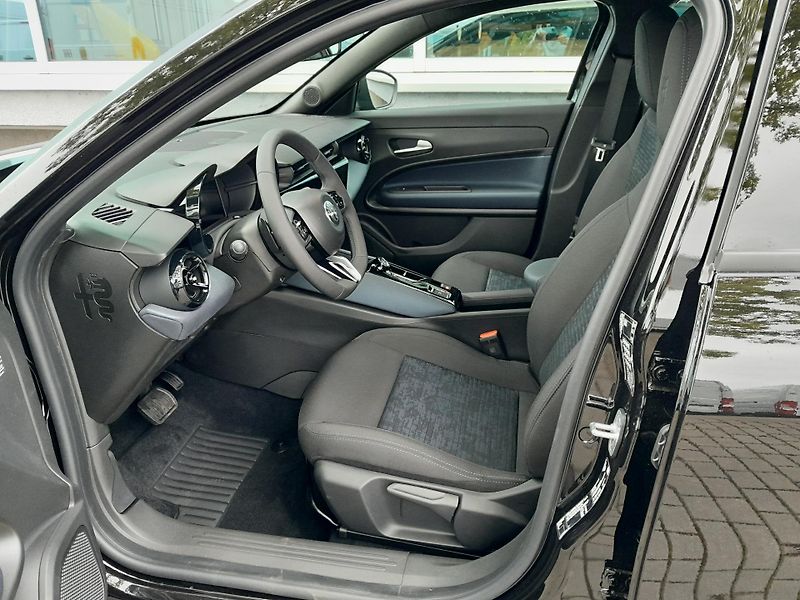 Alfa Romeo Junior (2026)  1,2 T 145 PS automat - fotka 17 z 27