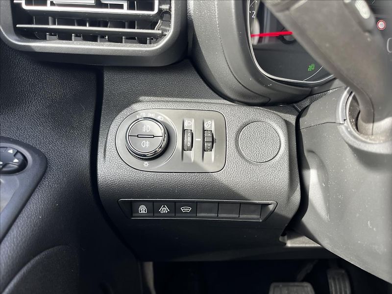 Opel Combo 1,2   LIFE XL EAT8 - fotka 14 z 26