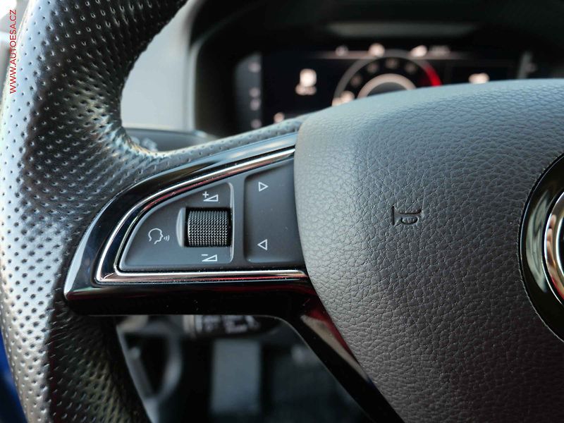 Škoda Karoq (2019) 2.0 TDi, 1.maj,ČR, Style, TZ - fotka 12 z 29