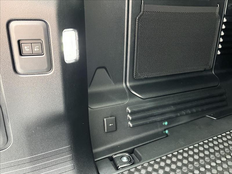 Land Rover Defender 110 D200 S * - fotka 6 z 28