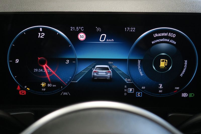 Mercedes-Benz GLB (2022) 220 D 4MATIC - fotka 20 z 48