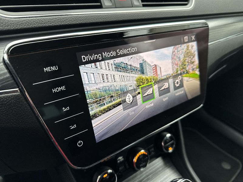 Škoda Superb (2022) Combi 2.0 TDI DSG Style - fotka 21 z 36