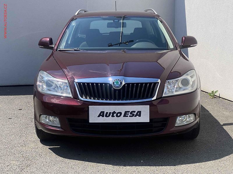 Škoda Octavia (2011) 1.2 TSi, Ambition, DSG, TZ - fotka 2 z 17