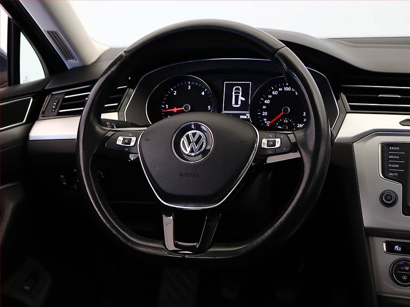 Volkswagen Passat (2015) Comfortline 2.0 TDI - fotka 13 z 20