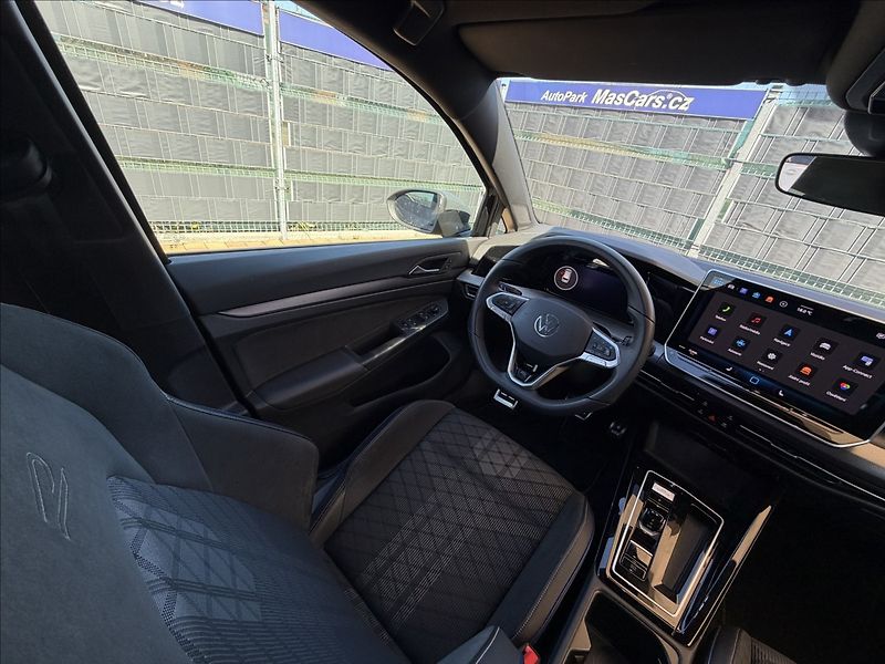 Volkswagen Golf VIII 1.5 eTSI R-Line DSG - fotka 8 z 19
