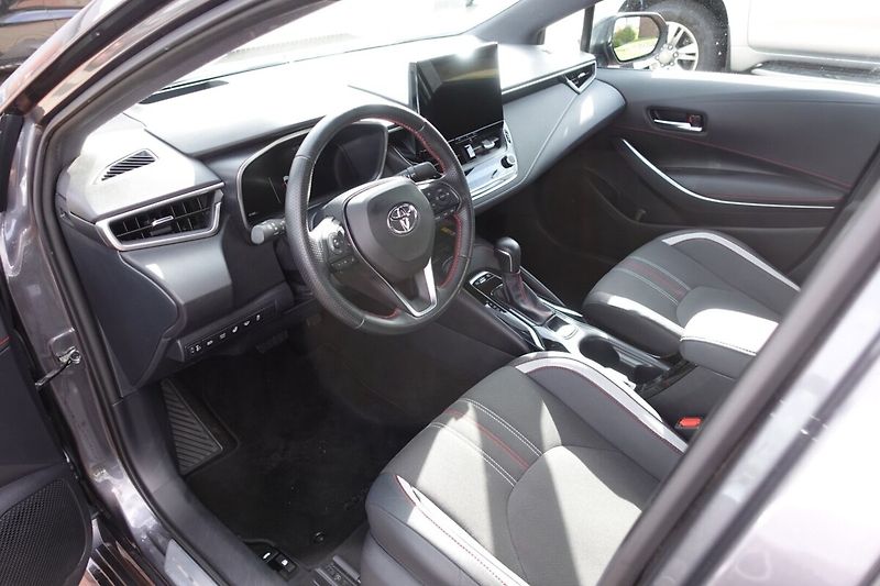 Toyota Corolla 1,8 HEV GR Spot Dynamic - fotka 11 z 32