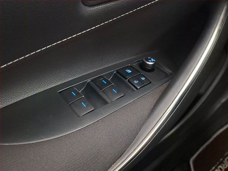 Toyota Corolla (2021) 1.8 Hybrid - fotka 22 z 22