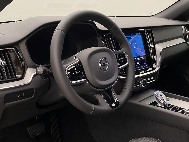 Volvo V60 (2026) B4 AUT DARK PLUS - fotka 4 z 57