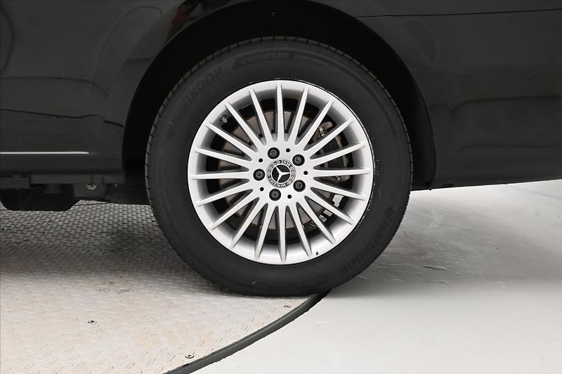 Mercedes-Benz Třídy V 2,0 300D 174kW XL Avantgarde 8 - fotka 33 z 33