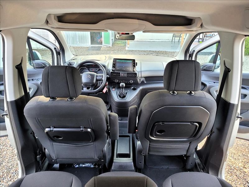 Citroën Berlingo 1,5 HDI,XL,7míst,navi,tažné - fotka 41 z 49