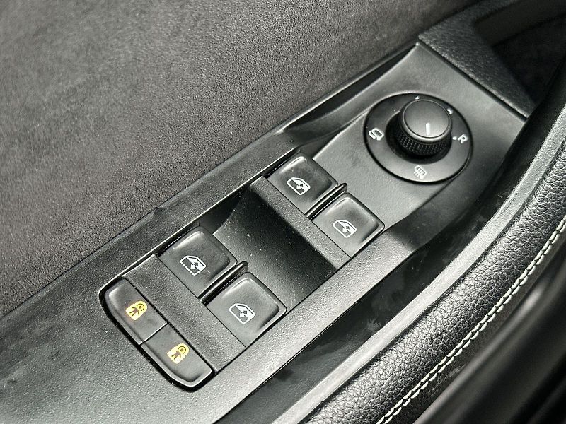 Škoda Superb (2021) 1.5 TSI Sportline - fotka 17 z 29