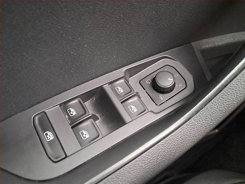 Škoda Karoq (2023) Ambition 1.0 TSI - fotka 18 z 21