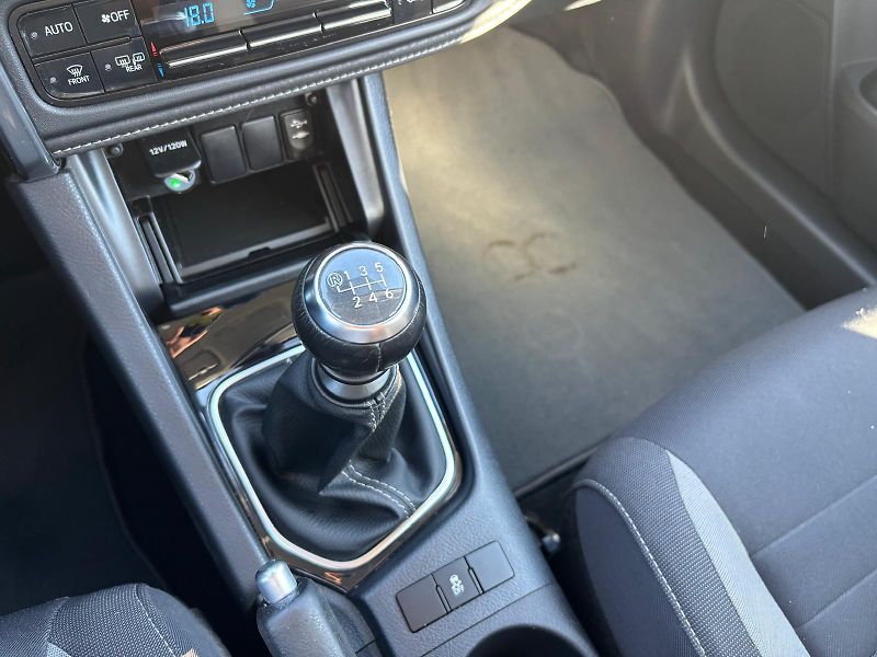 Toyota Auris 1.6 Valvematic Active - fotka 19 z 25