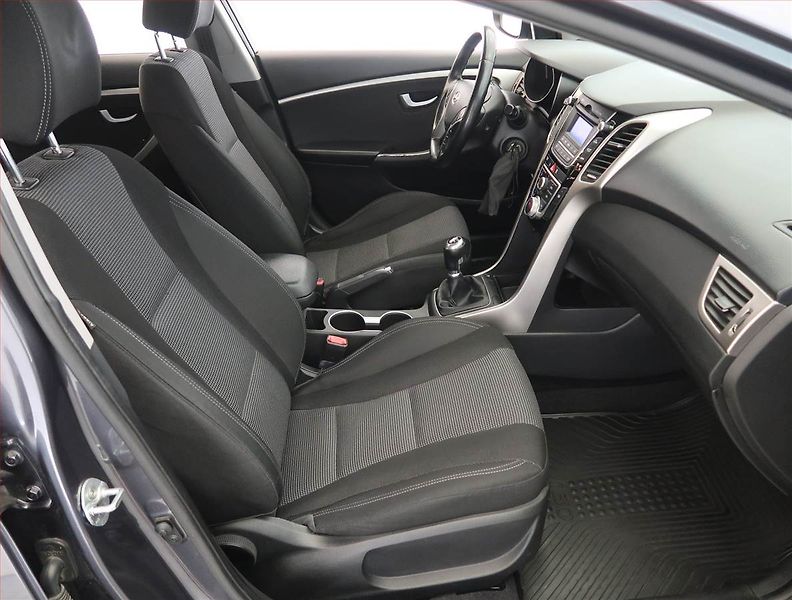 Hyundai i30 (2016) 1.6 GDI, ČR,1.maj, Tempomat - fotka 9 z 17