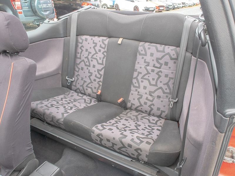 Volkswagen Golf (1999) 1.9TDI 66KW – KABRIO - fotka 23 z 36